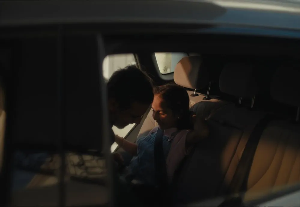 BYD SEALION 5 morning family car scene